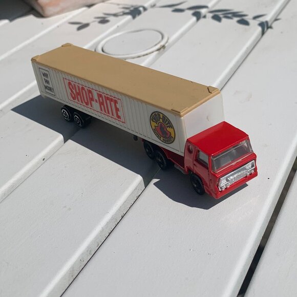 4pc Collectible Semi-Trucks - Picture 5 of 15
